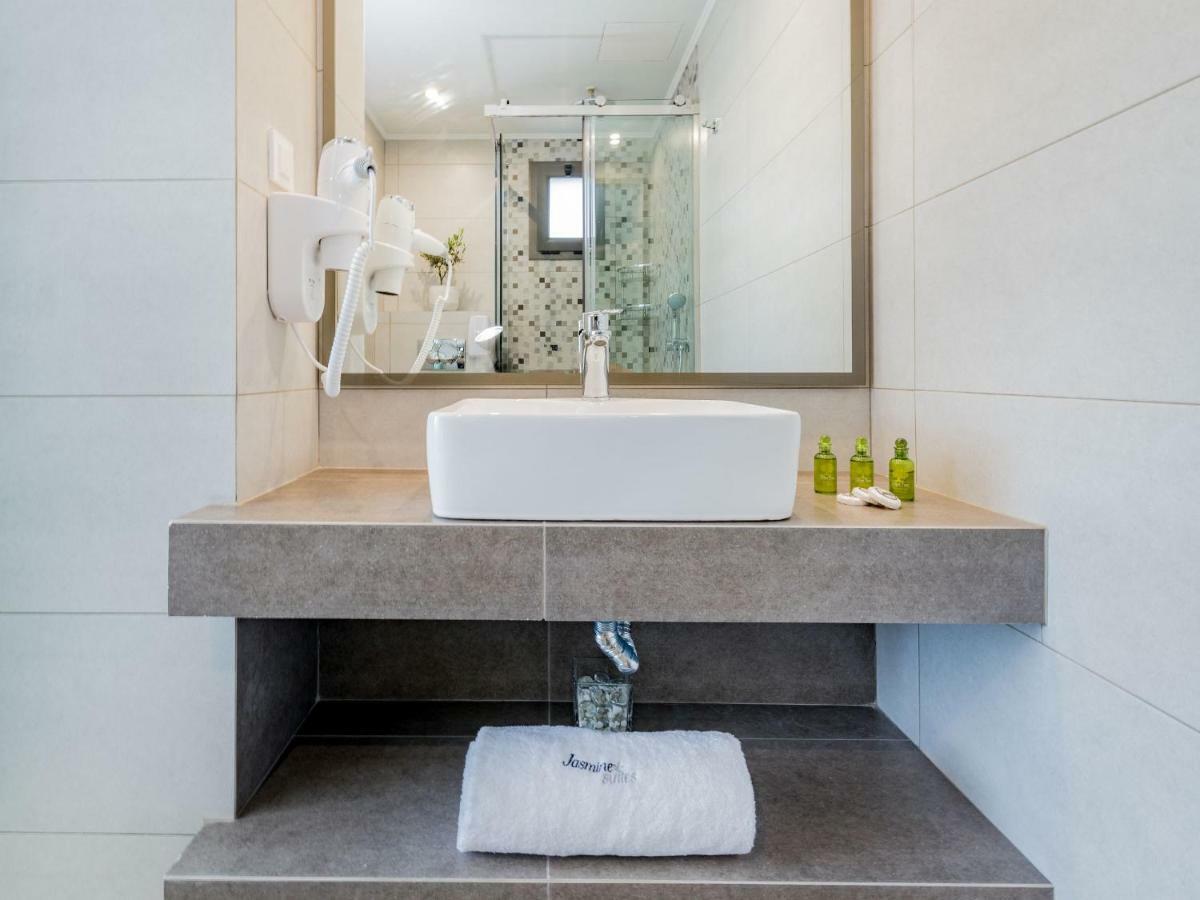 Jasmine Suites With Private Pool Циливи Экстерьер фото